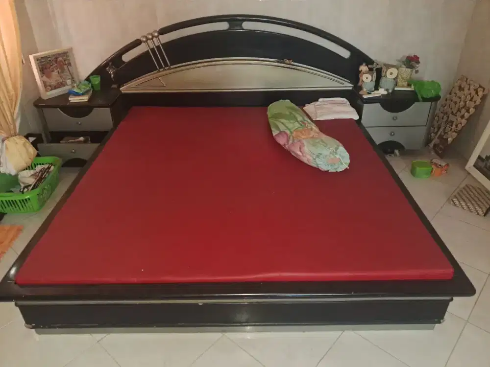 Furniture set meja, lemari, meja rias