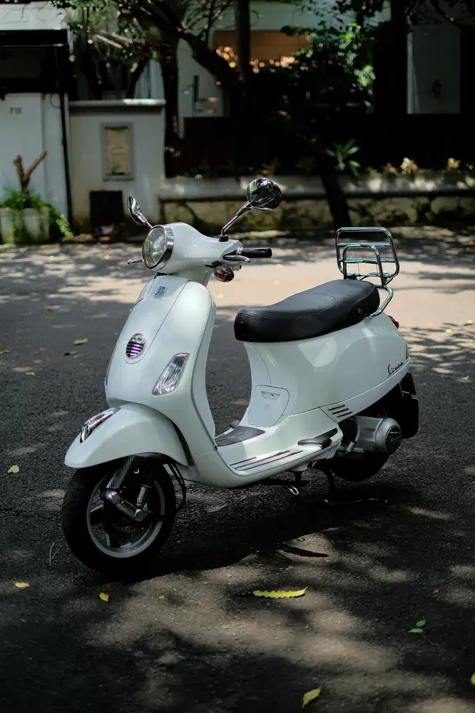 VESPA LX 150 2VIE TAHUN 2012