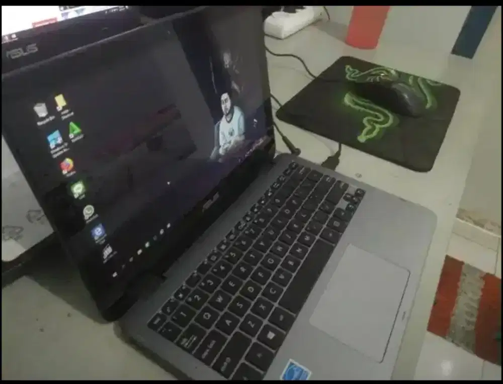 ASUS TP203NAH notebook/11inch/touchscreen/ssd