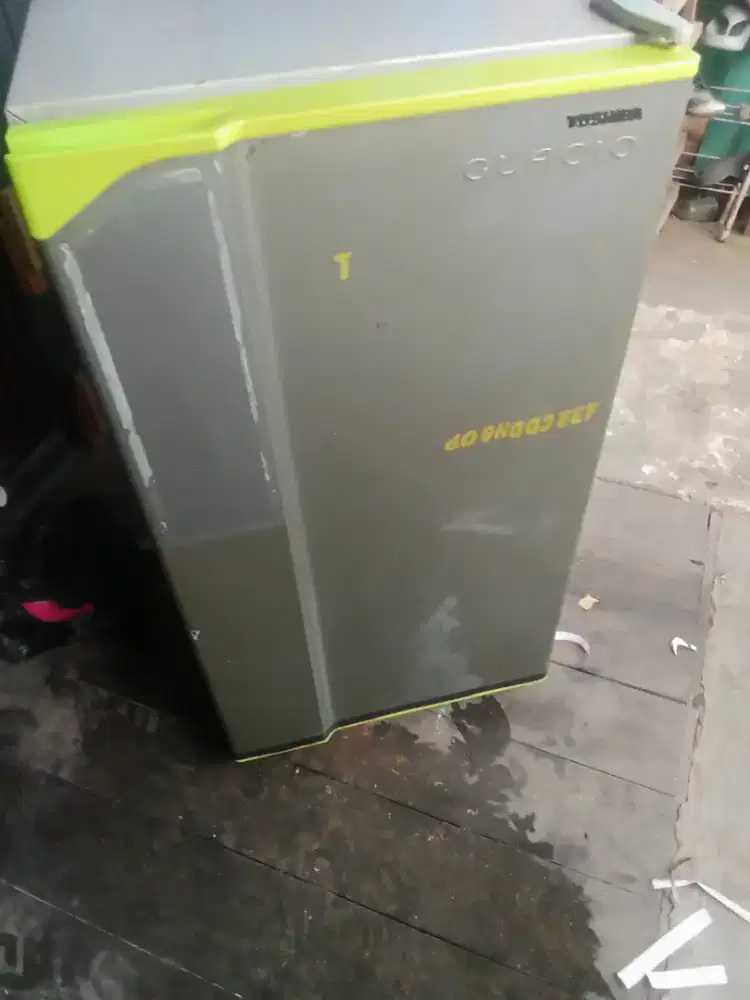 Kulkas Toshiba pintu 1