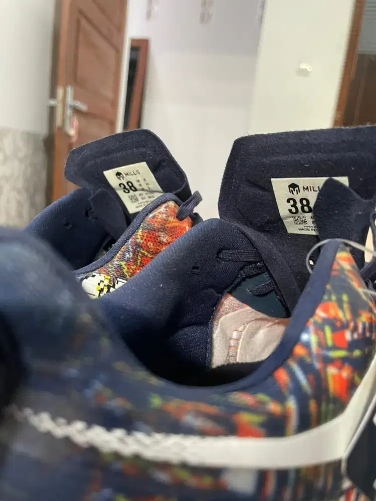 Dijual sepatu pria/unisex Mills