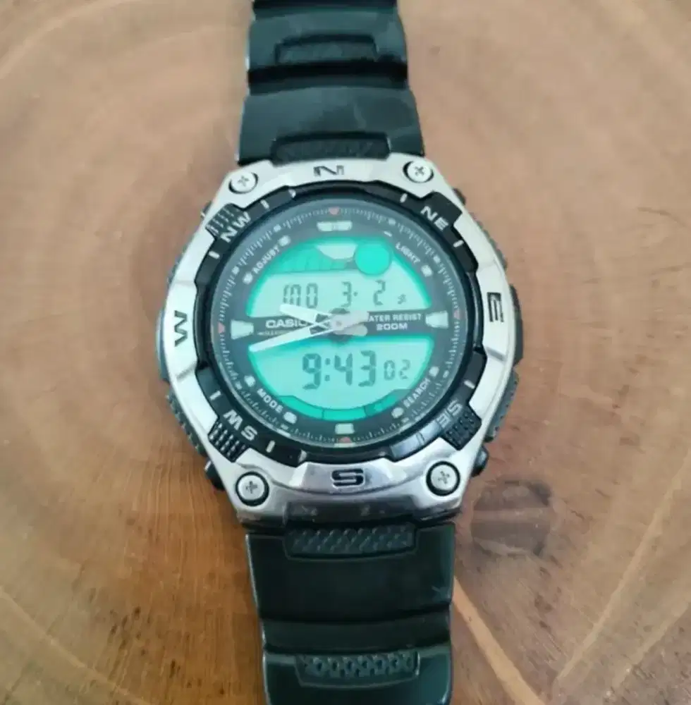 Jam tangan Casio AQW-100