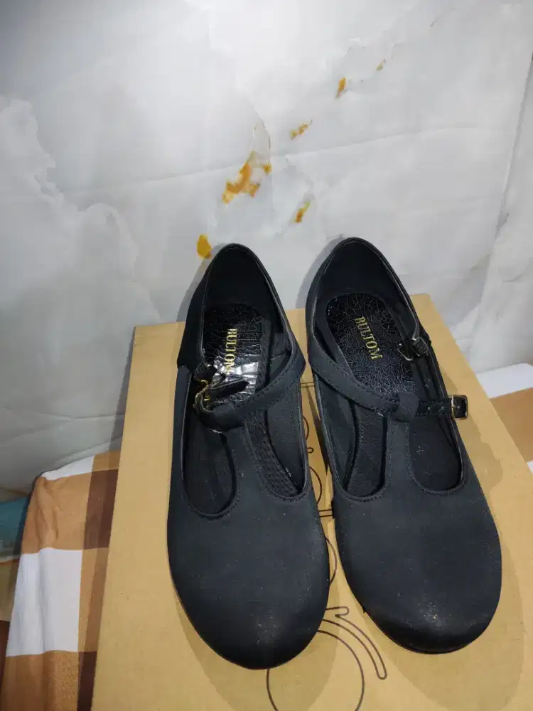 Jual Butuh sepatu wanita