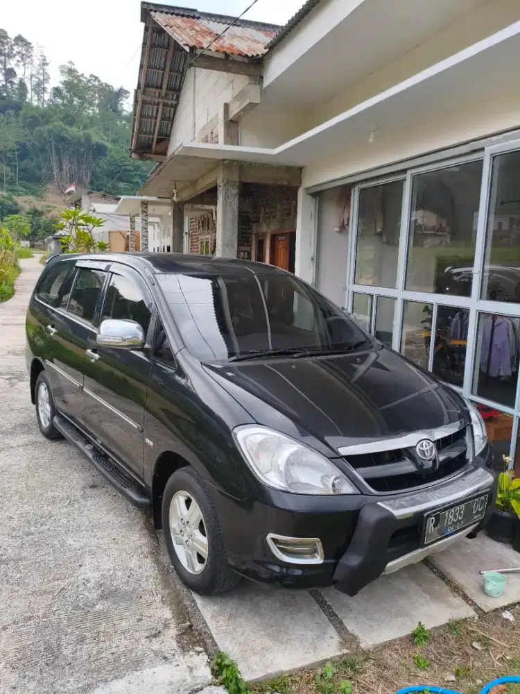 Innova Hitam 2005 MT