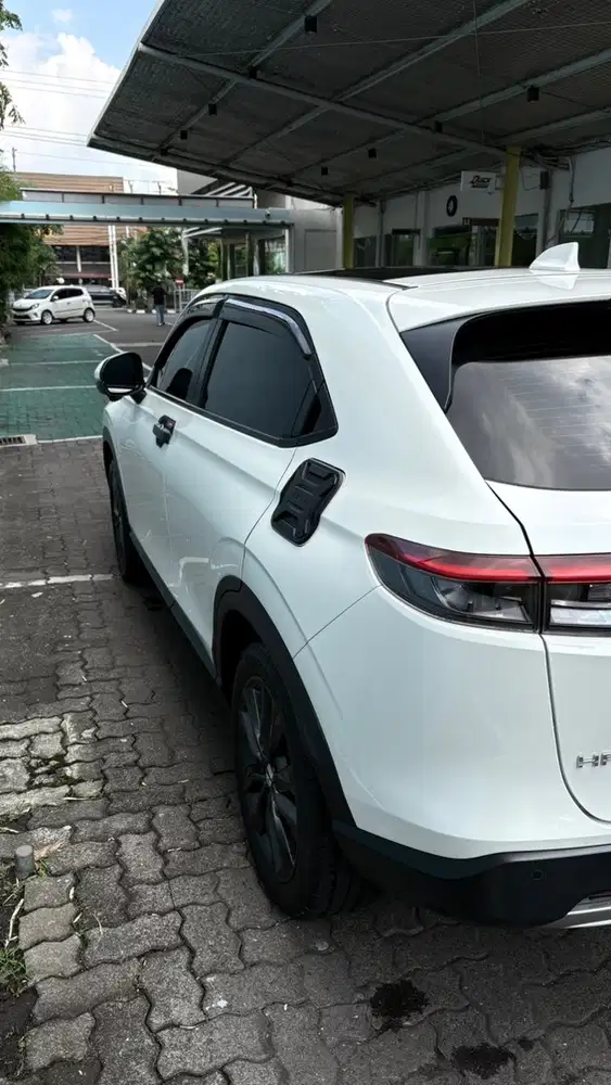 Honda HR-V 2023 Bensin white purple metalic