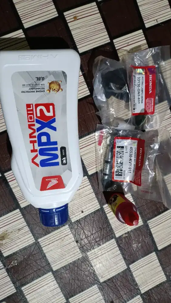 Oli ahm . Master rem + minyak rem. Fiting lampu depan  buat beat