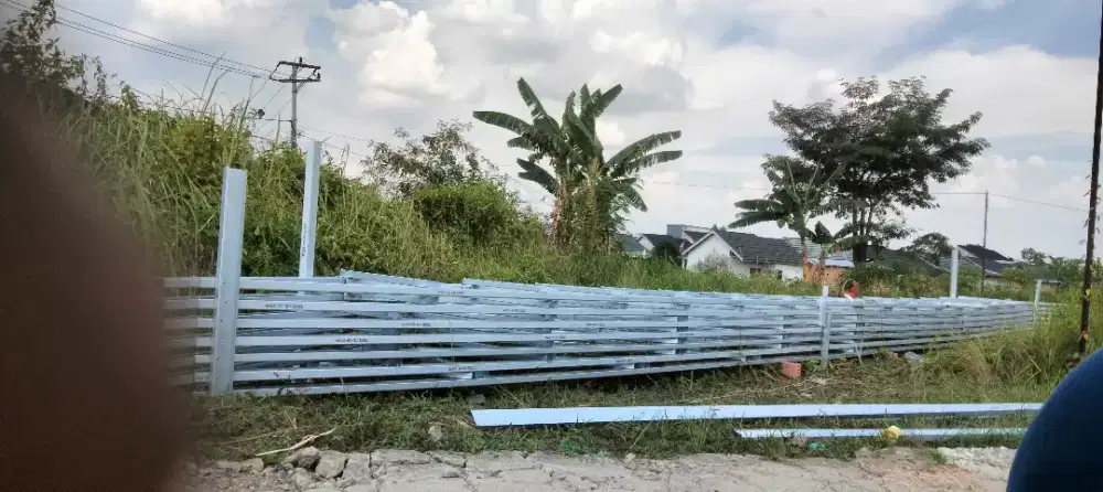 Menerima pemasangan rangka baja ringan