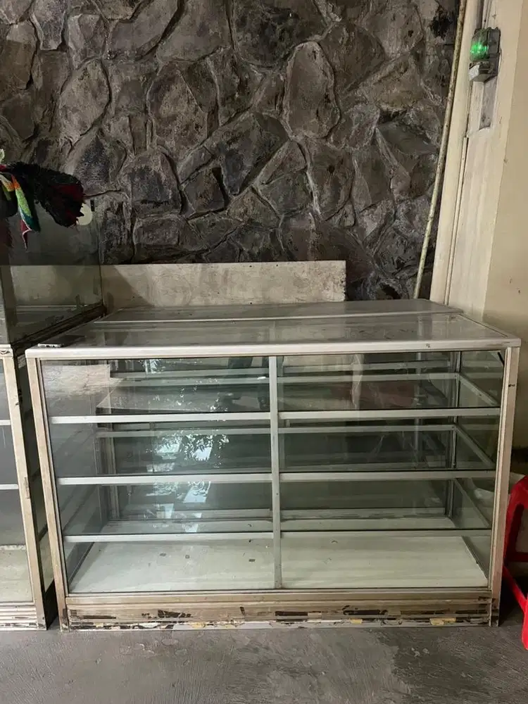 Etalase jualan/etalase dagang/etalase bekas/etalase kaca/lemari