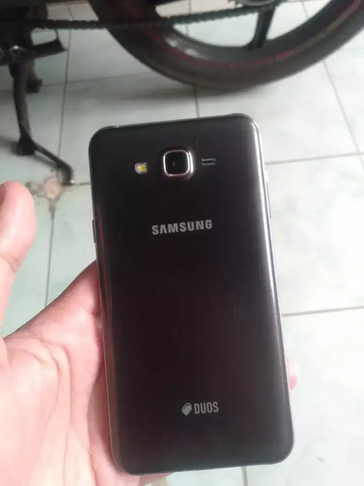 Dijual Hp Samsung J7 2/16 Normal