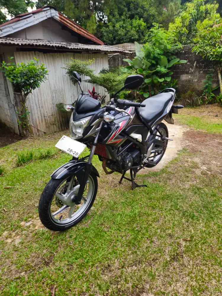 Honda CB150R old