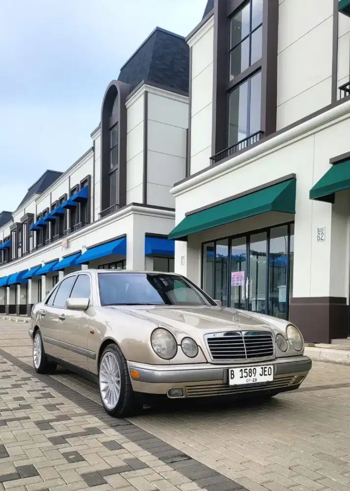 MERCEDEZ-BENZ E320