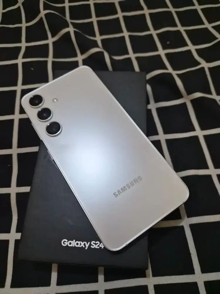 Samsung S24 8/256 tt/bt