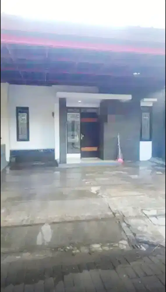 Ada 3 kamar tidur Rumah Di Grand Sharon