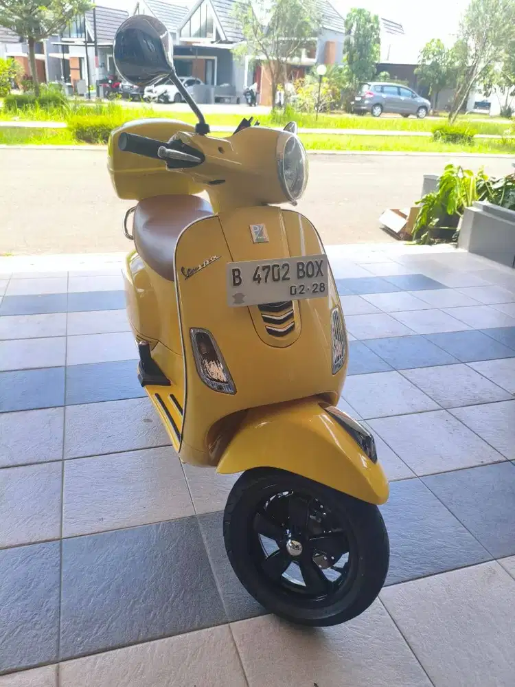 Piaggio Scooter Vespa Matic Vesmet LX 2017 IGET Kuning Yellow Original