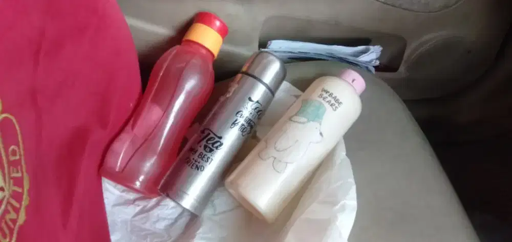 Di jual semua macam botol merek lion star dan termos air panas dll
