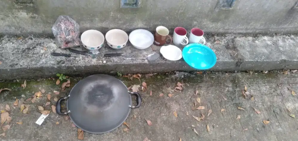 Di jual semua macam barang di foto jarang di pakai dari baru