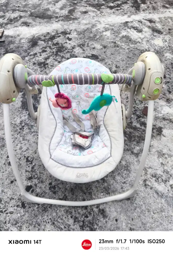 Baby swing bouncher