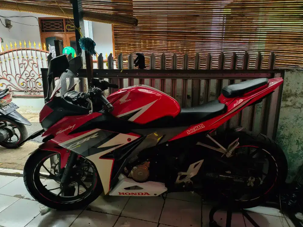 Honda CBR 150R tahun 2017