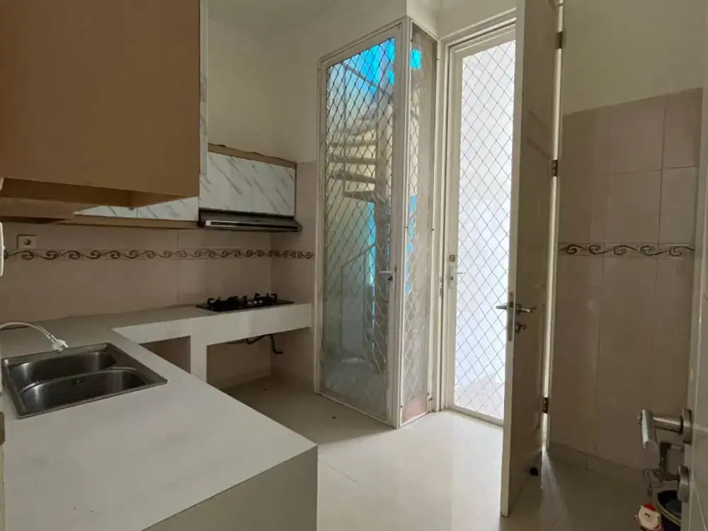 Disewakan Rumah 2Lantai di Long Beach Pakuwon City 8x18 Full Furnish