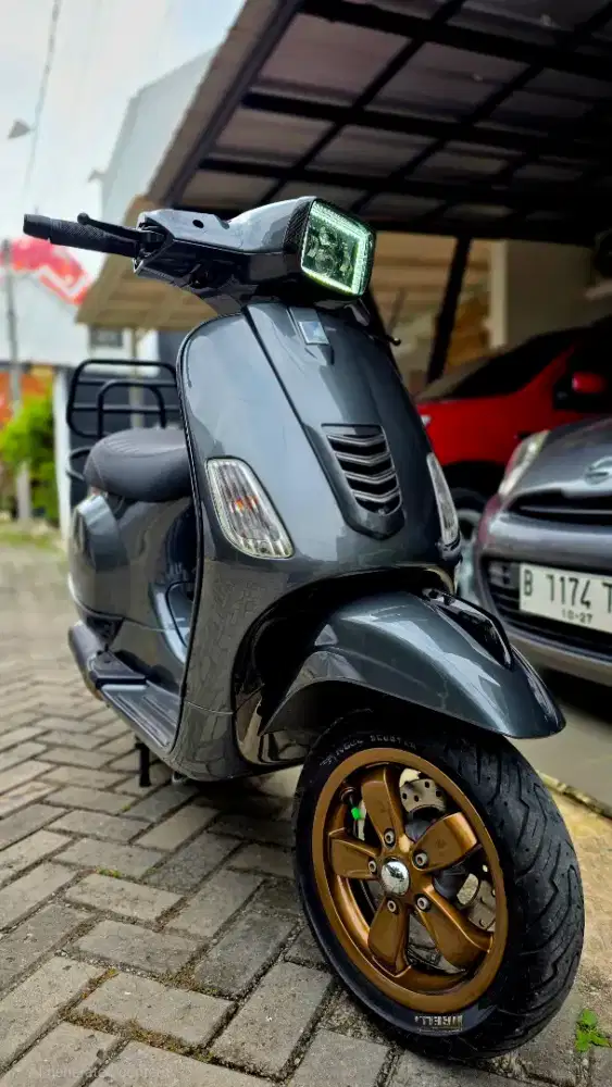Vespa S 125 iget 2017 - Grey Titan (Mint Condition & Ready to Ride!)