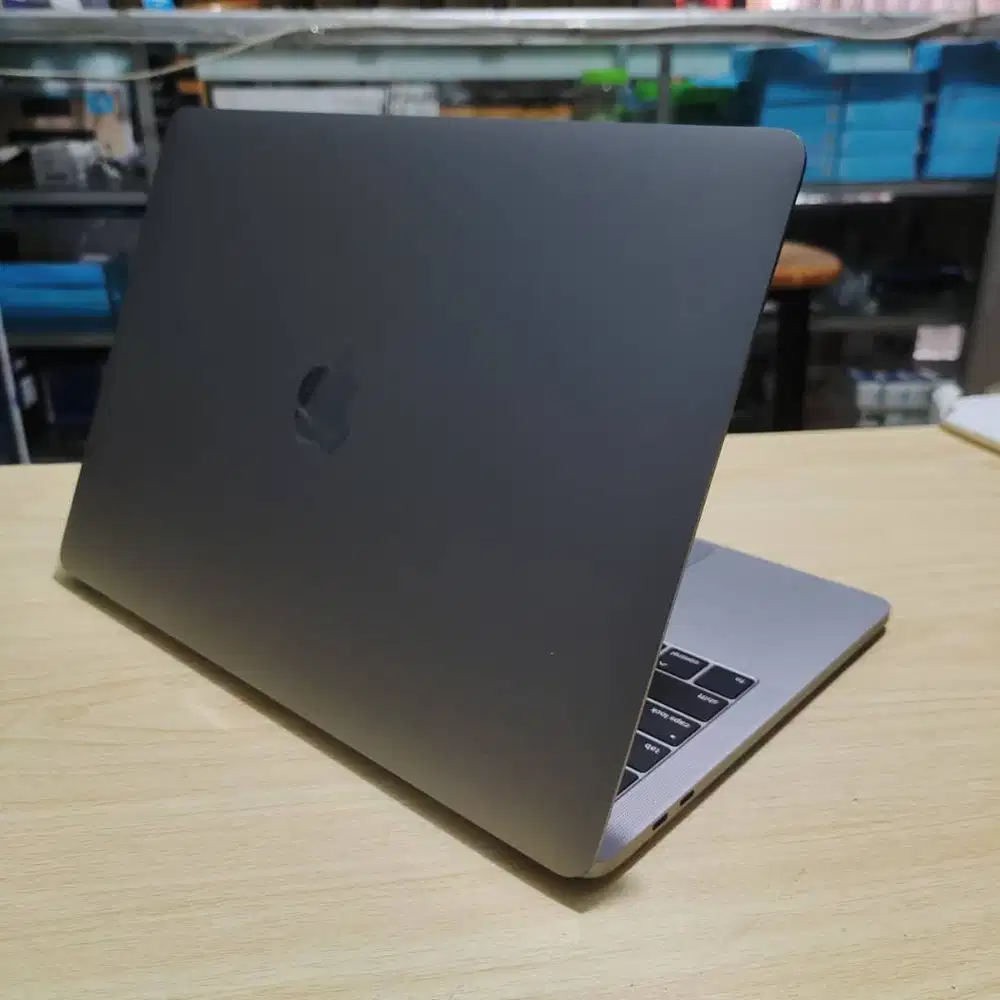 Apple Macbook Pro Retina Touchbar 2019 Intel Core i7 16/512