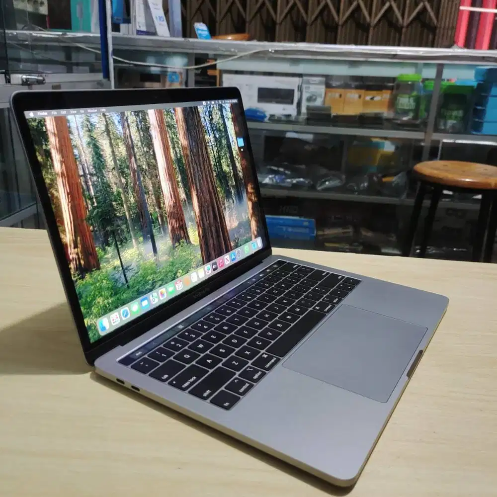 Apple Macbook Pro Retina Touchbar 2019 Intel Core i7 16/512