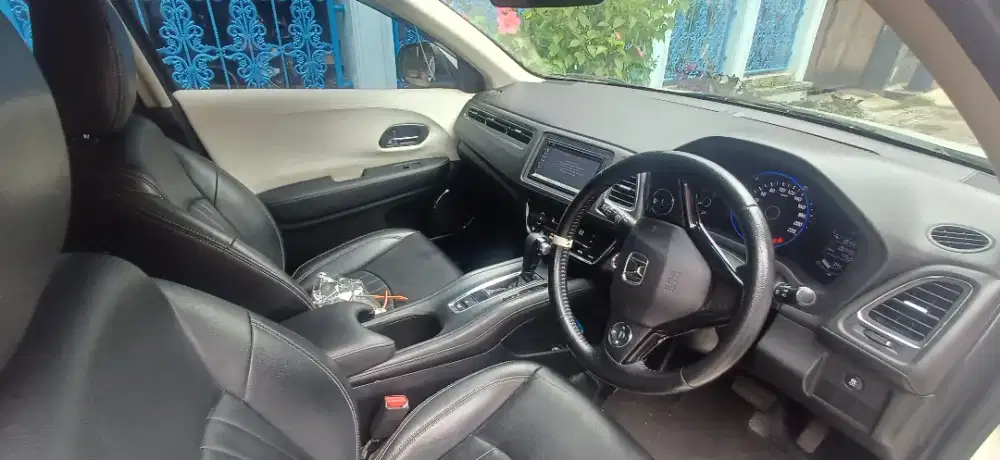 HONDA HRV E MATIC 2016 STNK PANJANG..