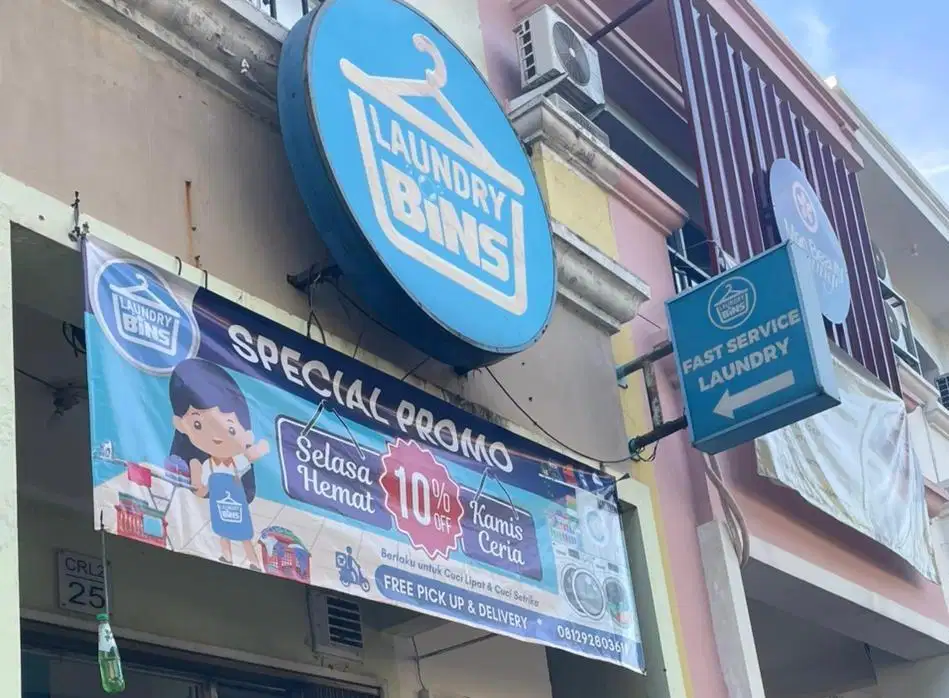 Staff karyawan laundry