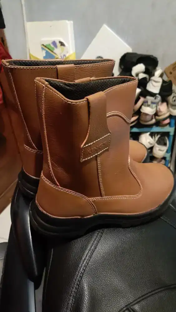 Sepatu safety king
