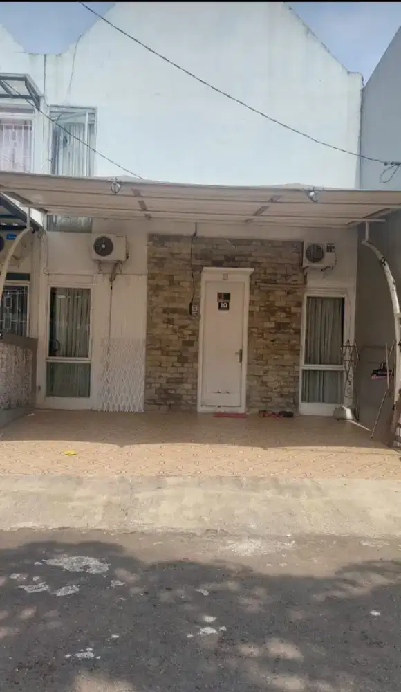 JUAL RUGI RUMAH TAKE OVER 2 LANTAI SEMI FURNISH