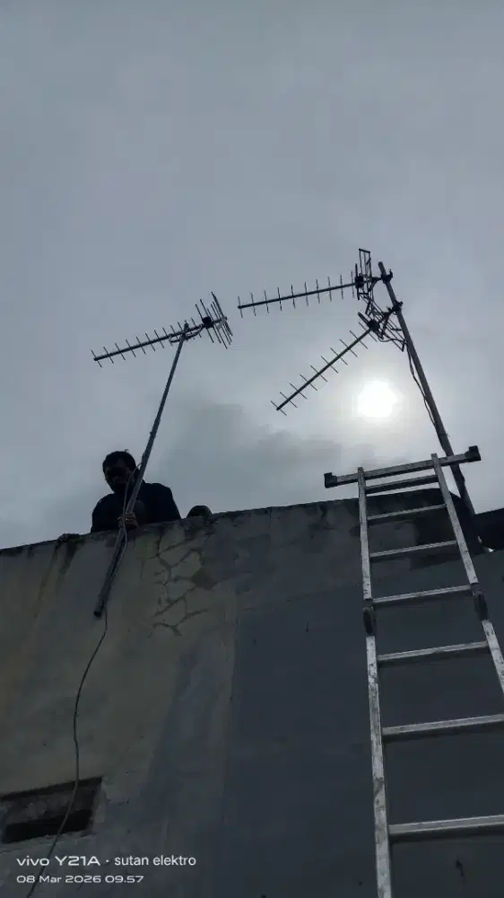Tekhnisi ahli pemasangan Antenna tv digital dijamin bagus