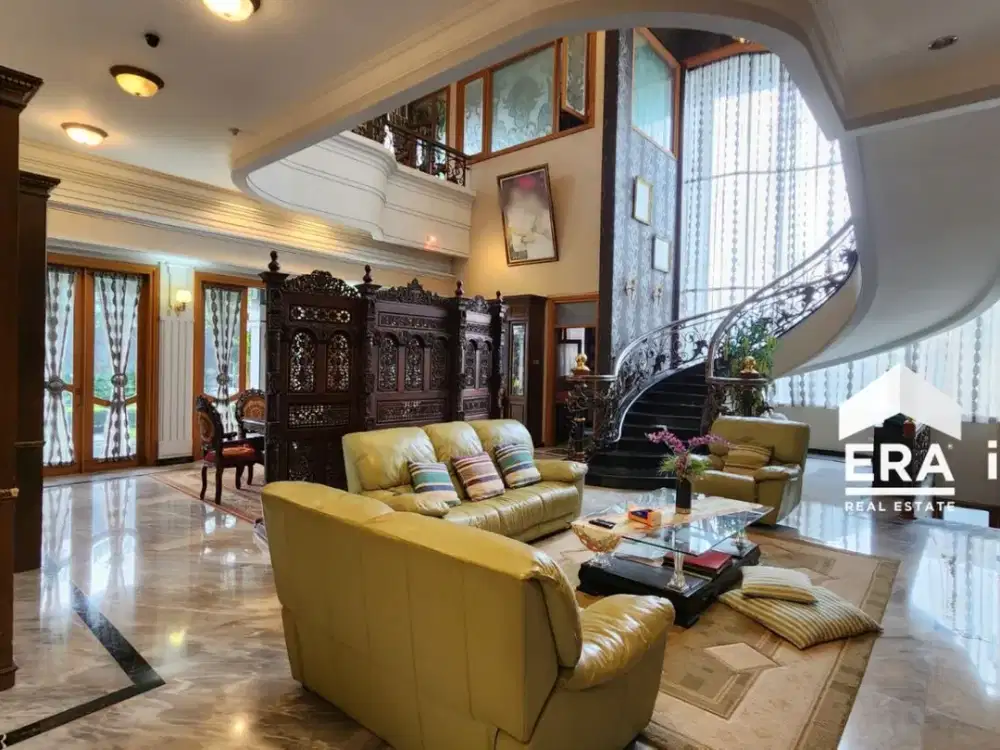 RUMAH MEWAH DIJUAL DI SOLO DEKAT PASAR KARANGGEDE BOYOLALI ADA KOLAM RENANG