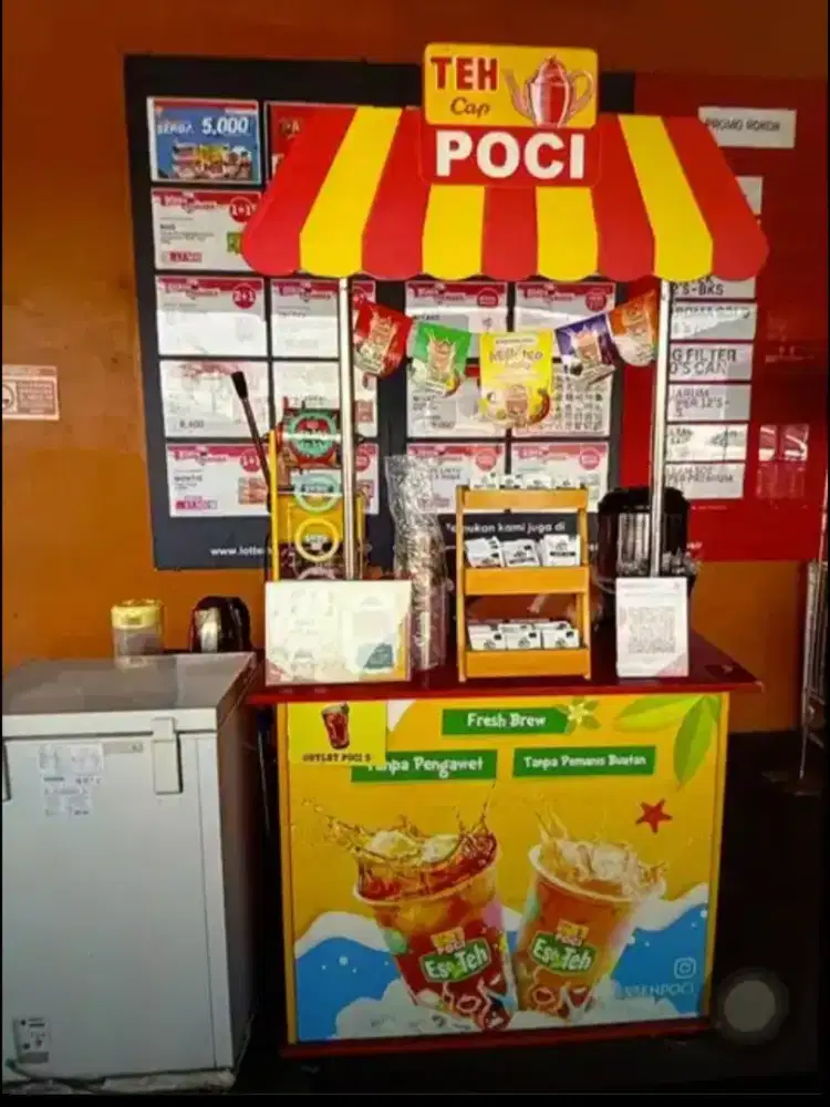 SPG Untuk Jaga Stand Teh Poci di LiPPO Mall Kemang