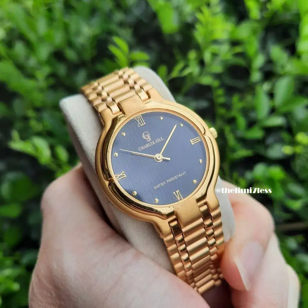 Jam tangan Charlie Jill quartz gold tone ref A32 8403-1