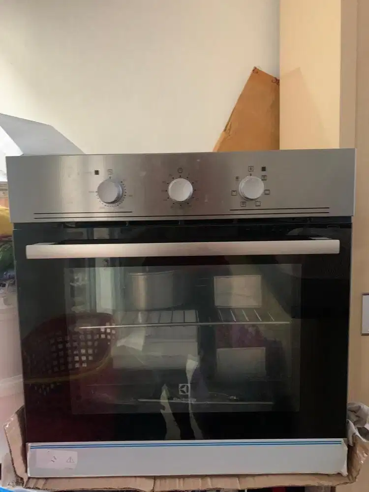 Oven tanam electrolux (EOB2100COX)