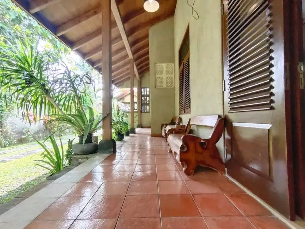 MEWAH dengan kolam renang pribadi lokasi di palagan sleman yogyakarta dekat Apartemen Mataram City, Hyatt Regency