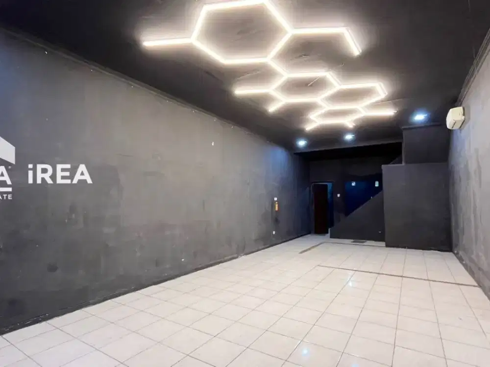 RUANG USAHA 3 LANTAI DISEWAKAN DI SOLO JEBRES DEKAT PASAR GEDHE, BALAIKOTA