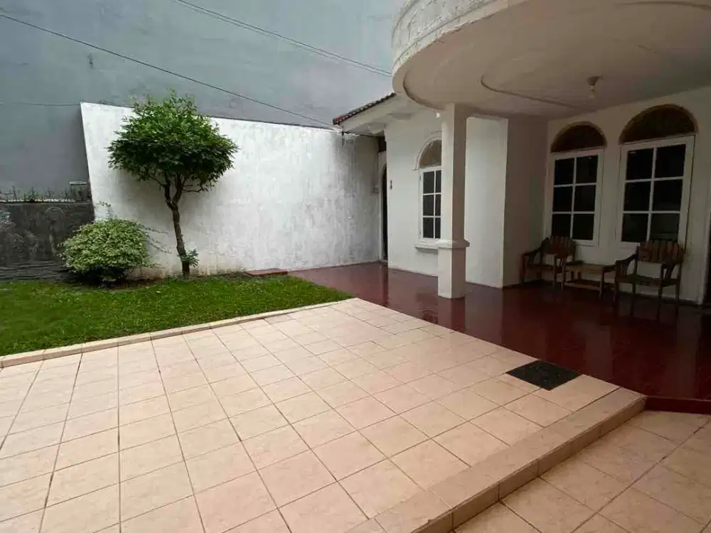 Dijual rumah dijalan raya kelapa gading, cocok untuk buka usaha.