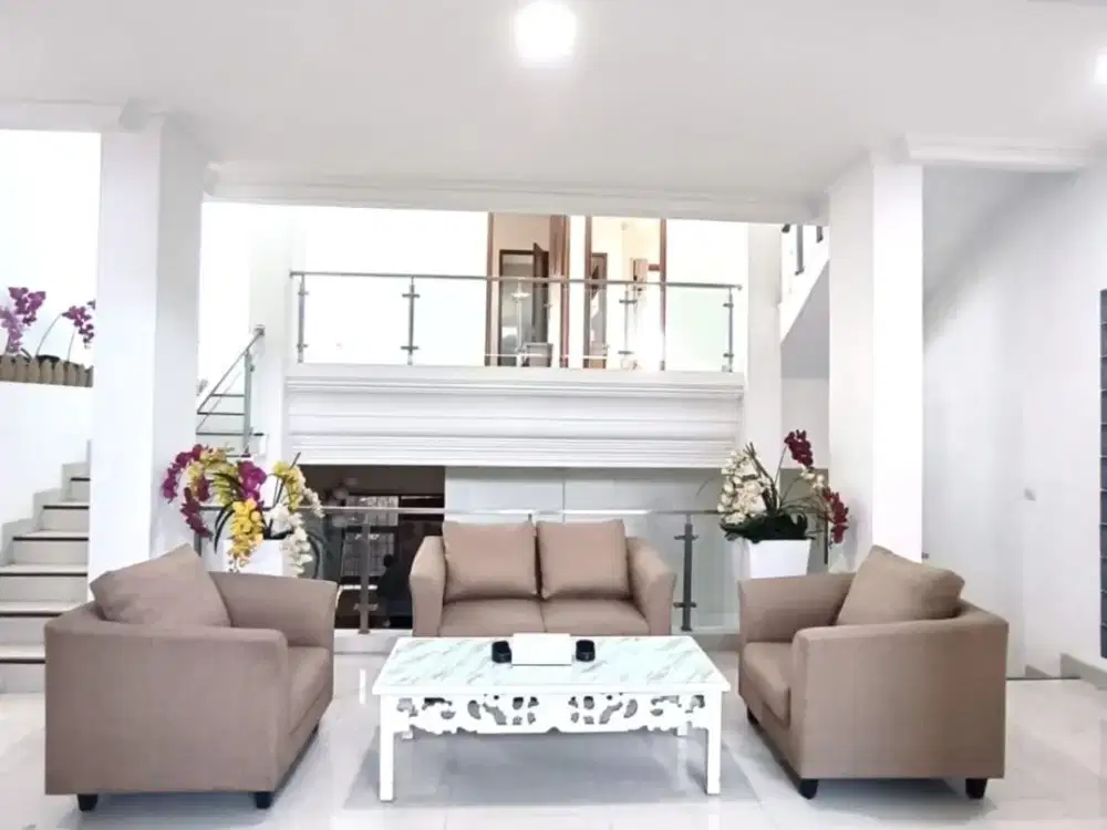 RUMAH LUX 3,5 LANTAI MODERN NYAMAN SIAP HUNI DI KEMBAR BANDUNG