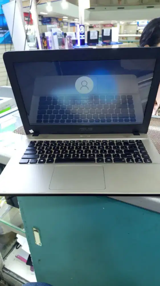 Loker servis laptop , fresh graduated -