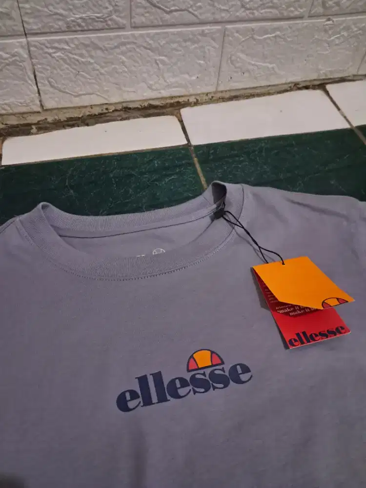 Baju Olah Raga Wanita Elesse