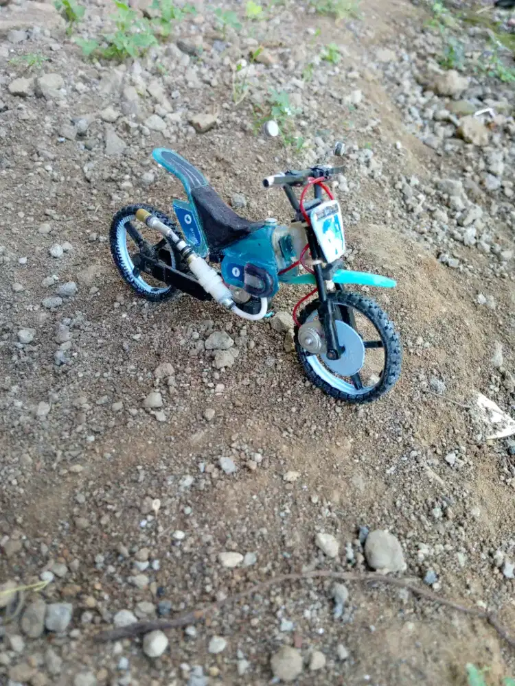 Motor Trail Miniatur Unik - Buatan Tangan dari Korek Gas Bekas Koleksi