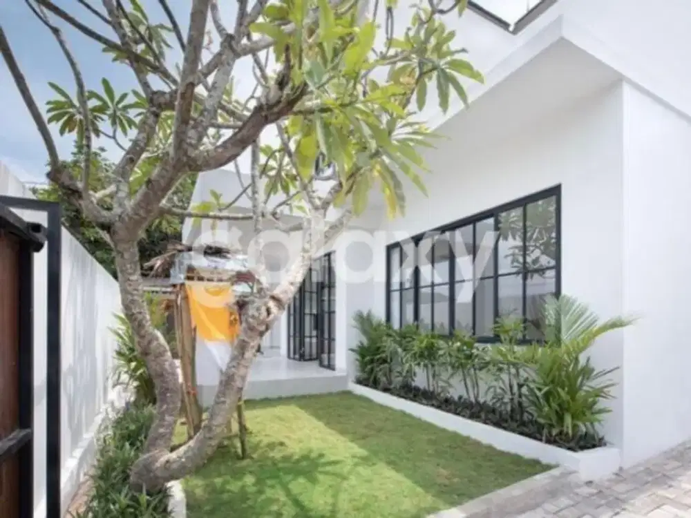FOR SALE CONTEMPORARY MODERN SHITE HOUSE IN SEMINYAK BADUNG, BALI