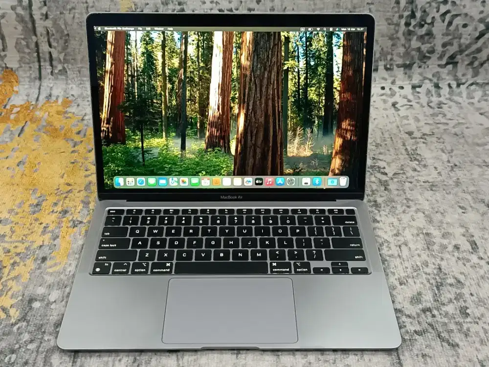 MacBook Air M1 2020 13 Retina 8GB 256GB Gray iBox Like New -CC 302-