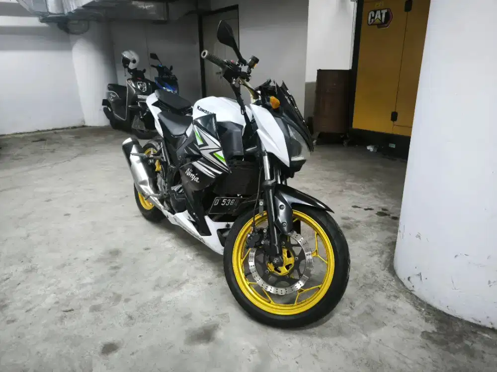 Kawasaki Z 250 putih
