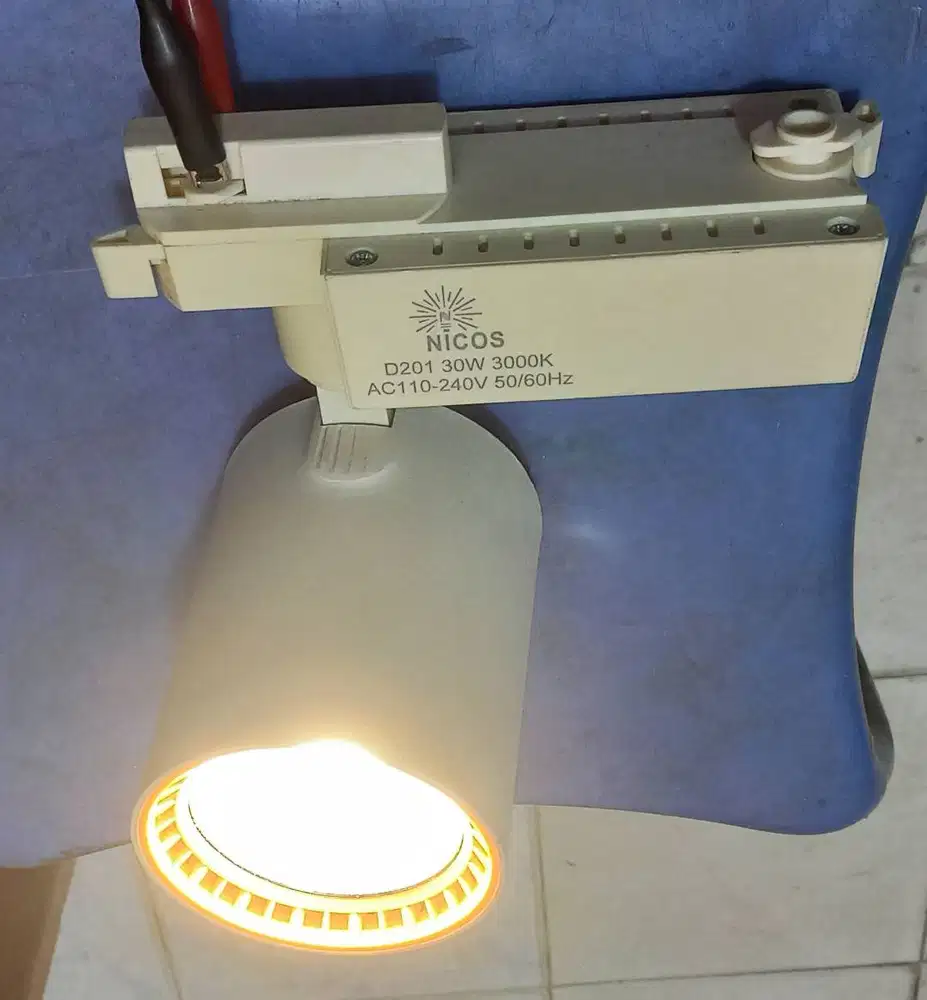 Lampu Sorot LED Track Spotlight 30Watt,AC 220Volt 3000K,Merk NICOS,Net
