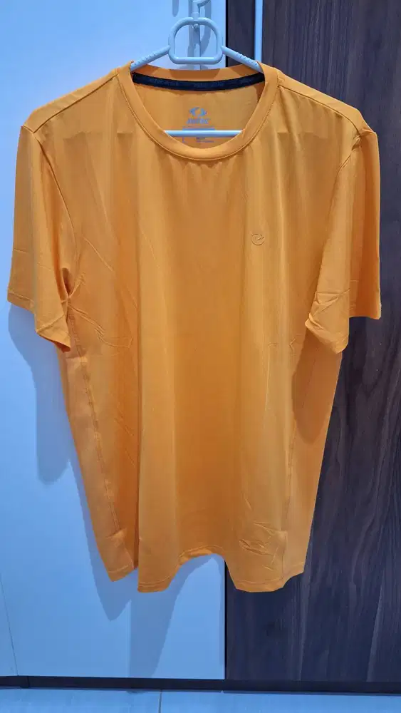 UNIQLO Size L - Kaos UT (T-Shirt) Lengan Pendek- Kaws Original Putih