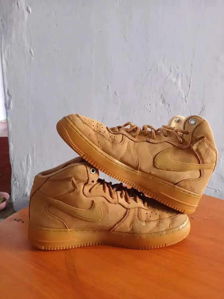 PRELOVED NIKE Air Force 1 Mid '07 Flax