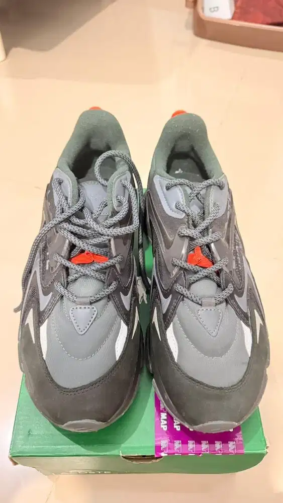 lacoste mens L003 neo tech trainers