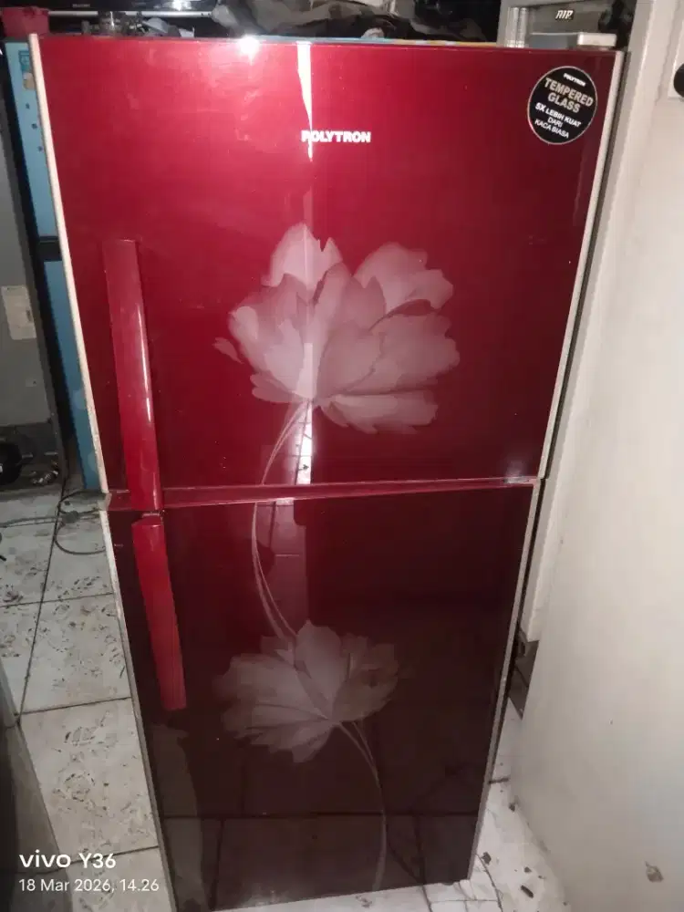 Di jual cepat kulkas 2 pintu politron mesin orisinil